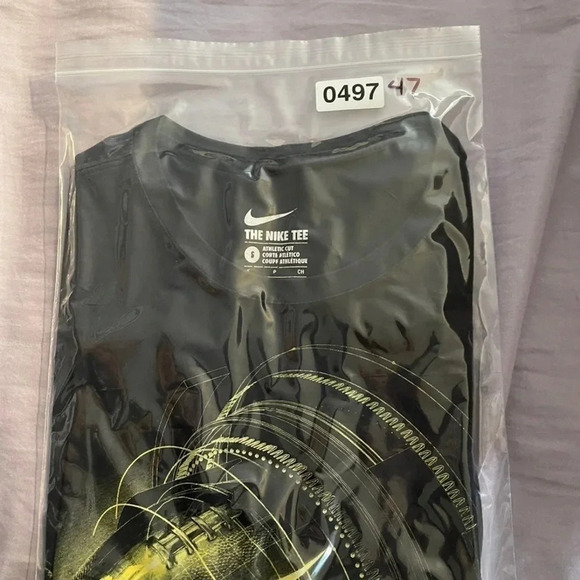 NIKE Glowball Reactor Tee
Size: small - Picture 7 of 7